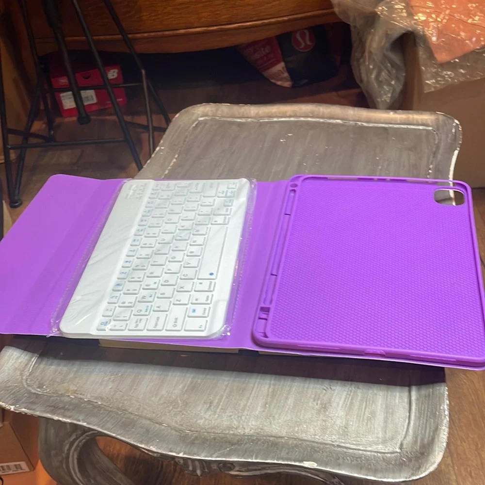 iPad case with keyboard 10X8 💜purple NIB.